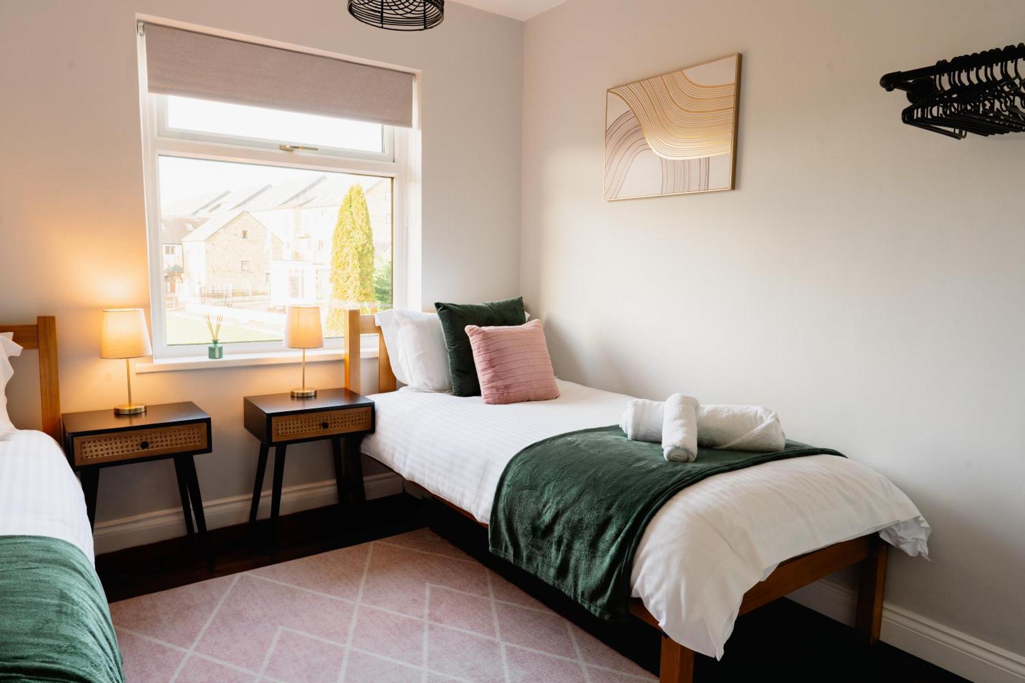 Bowling Terrace By Above Rubies - Stylish, 3 Bedroom, Pet Friendly House In Skipton Bagian luar foto
